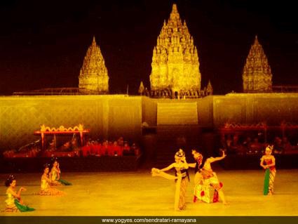 A photo from yogyes.com showing the temple in the background and the ballet.